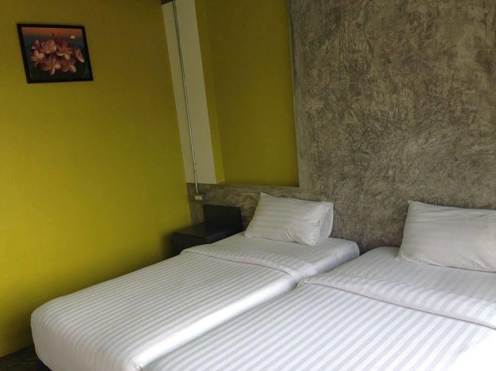 Pornsiri Hotel Sisaket Eksteriør bilde